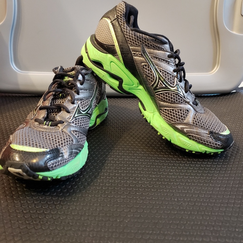 Men's Mizuno Wave Rider 14 Size 9